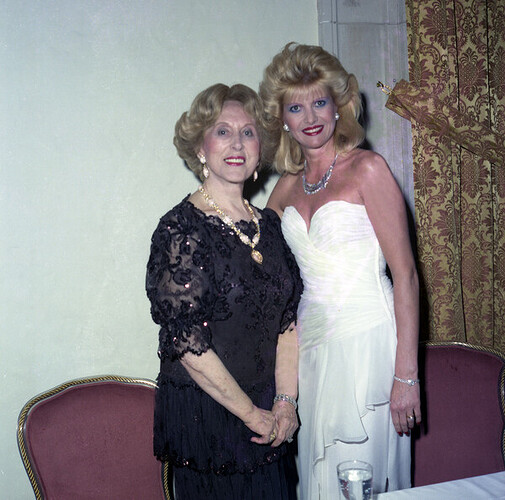 Estee_Lauder_with_Ivana_Trump