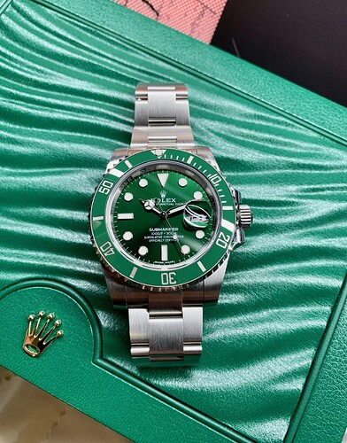 rolex-hulk-submariner-green-dial-and-bezel-116610lv-45-scaled-2903494370